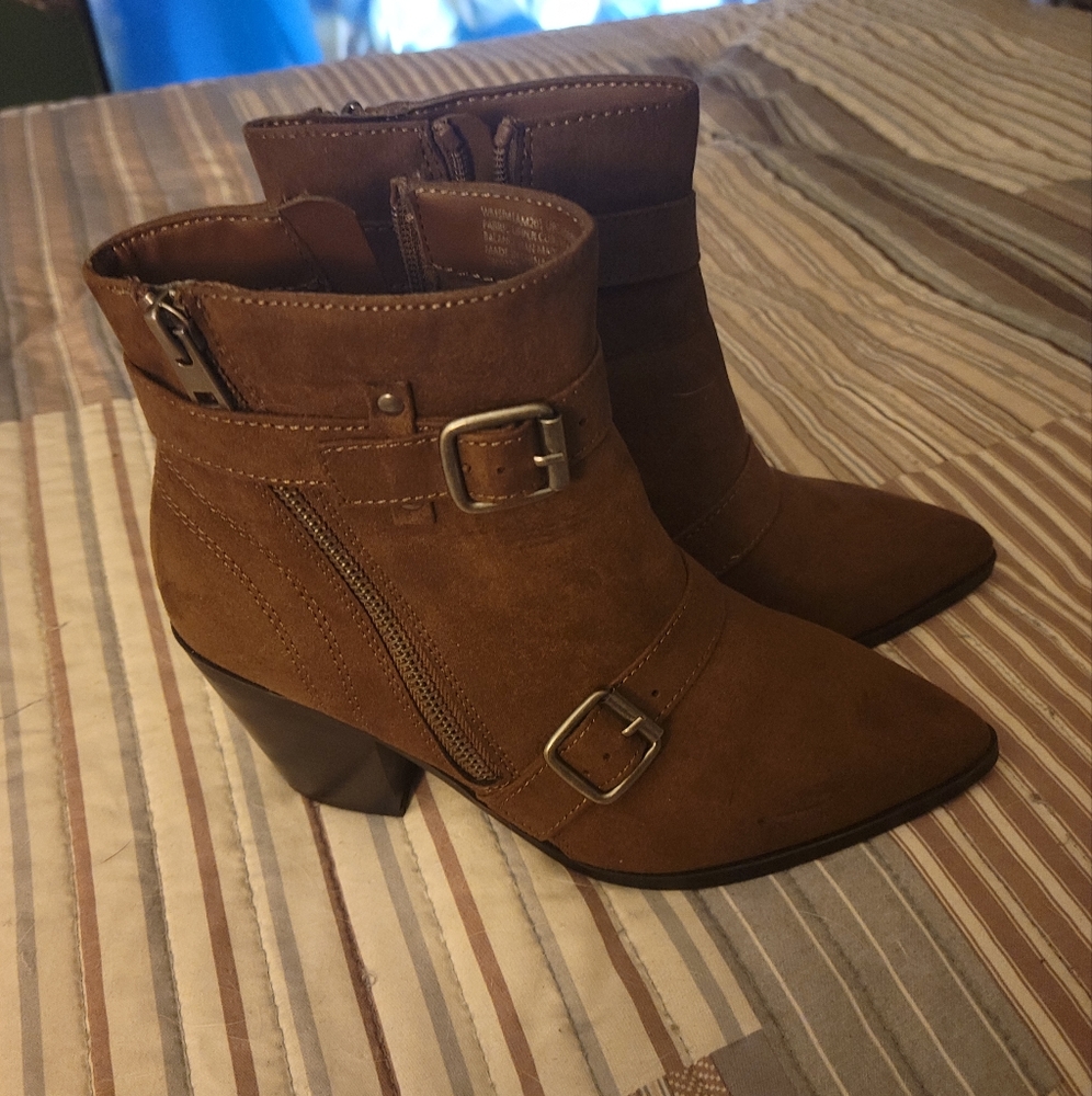 Boots - Picture 3 of 6